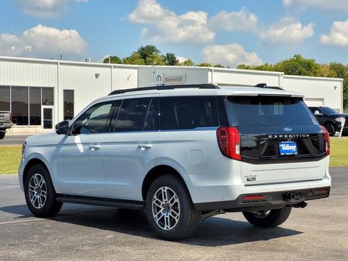 New 2025 Ford Expedition Active image 7