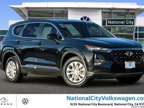Used 2019 Hyundai Santa Fe SE image 1