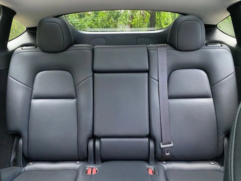 Used 2024 Tesla Model Y Long Range RWD image 19