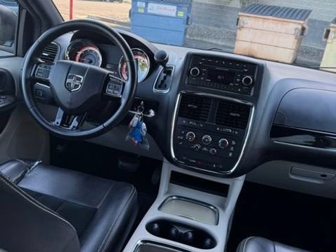 Used 2017 Dodge Grand Caravan SXT FWD image 26
