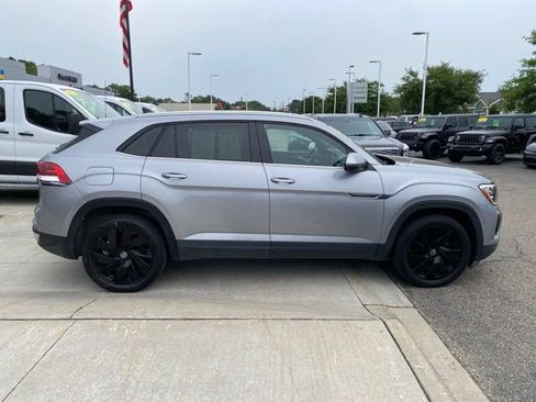 Used 2024 Volkswagen Atlas Cross Sport SE AWD/4WD image 2