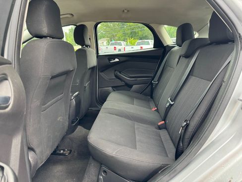 Used 2018 Ford Focus SE FWD image 14