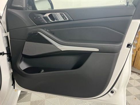 New 2026 BMW X7 M60i image 24