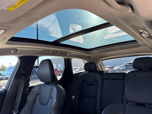 Used 2023 Volvo XC60 B5 Plus image 15