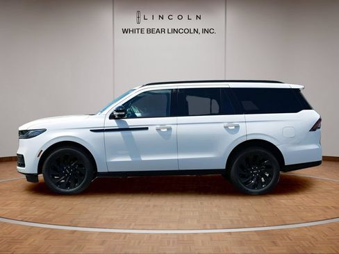 Used 2026 Lincoln Navigator Reserve w/ Jet Appearance Package AWD/4WD image 8