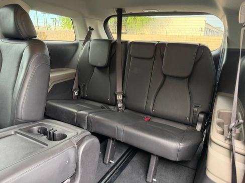 Used 2026 Kia Carnival FWD image 31