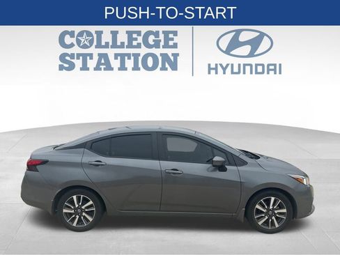 Used 2021 Nissan Versa SV image 5