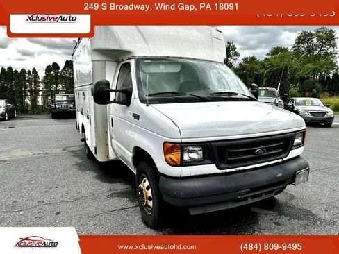 Used 2005 Ford E-350 and Econoline 350 Super Duty RWD image 7