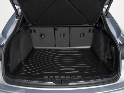 Certified 2025 Porsche Macan image 37