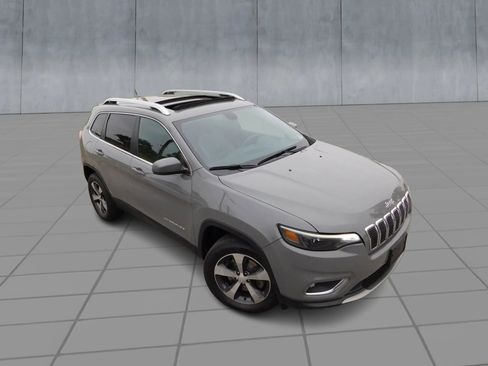 Used 2019 Jeep Cherokee Limited AWD/4WD image 2