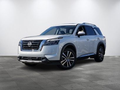 Used 2025 Nissan Pathfinder Platinum w/ Cargo Package