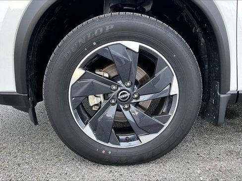 Used 2025 Nissan Rogue SV image 7