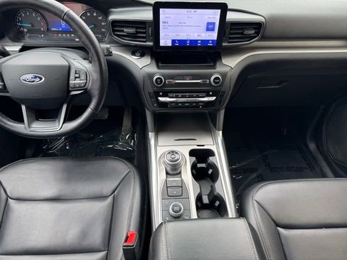 Used 2020 Ford Explorer XLT w/ Equipment Group 202A image 2