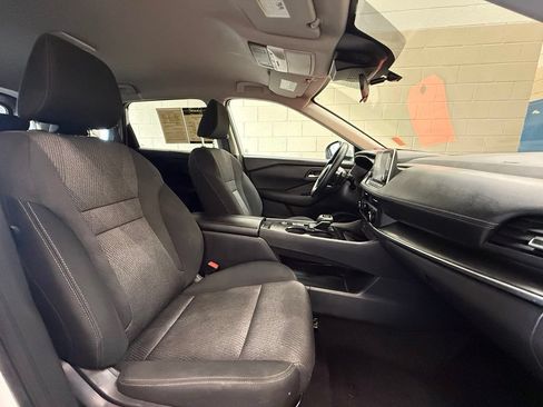 Used 2024 Nissan Rogue SV FWD image 27