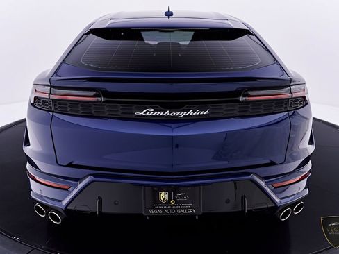Used 2026 Lamborghini Urus SE AWD/4WD image 24