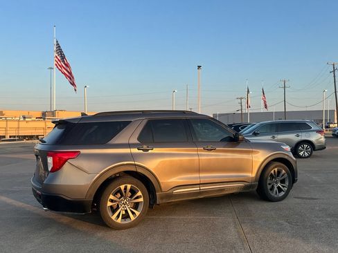 Used 2021 Ford Explorer XLT w/ Equipment Group 202A RWD image 23