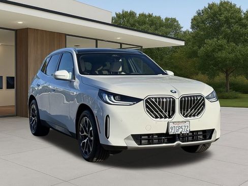 Used 2025 BMW X3 xDrive30i w/ Convenience Package image 4