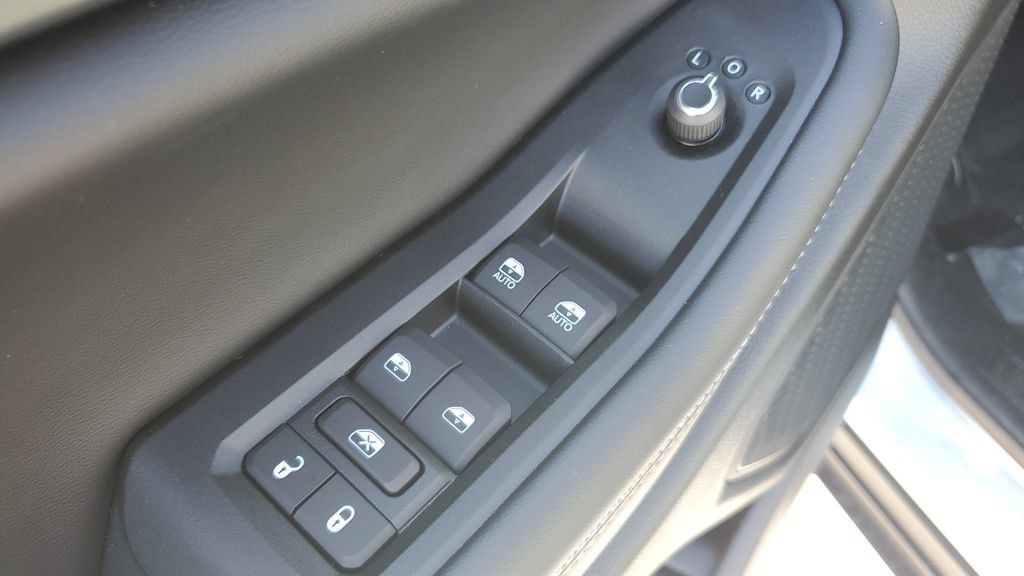 Used 2025 Jeep Grand Cherokee L Altitude AWD/4WD image 24