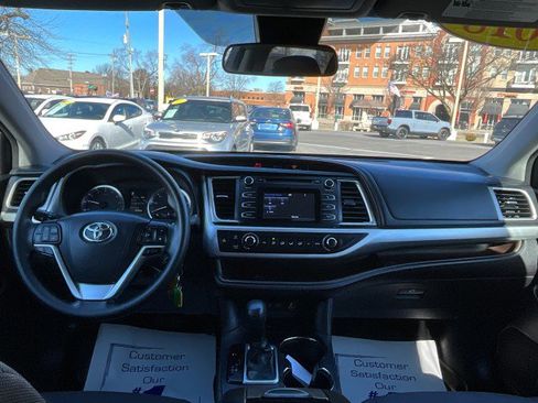 Used 2018 Toyota Highlander LE image 7