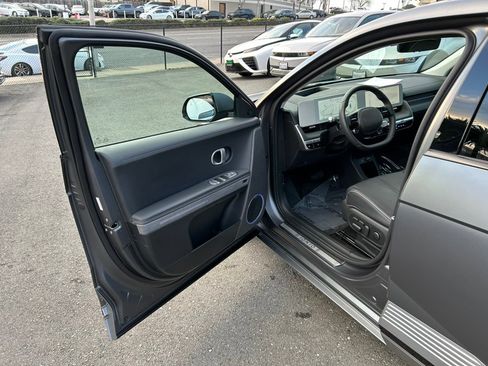 Used 2024 Hyundai Ioniq 5 Limited image 9