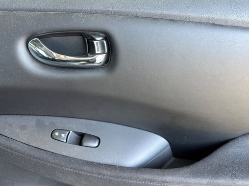 Used 2015 Nissan Leaf S w/ Charge Package FWD image 21