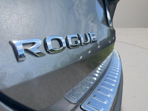 Used 2020 Nissan Rogue SV w/ Premium Package AWD/4WD image 12