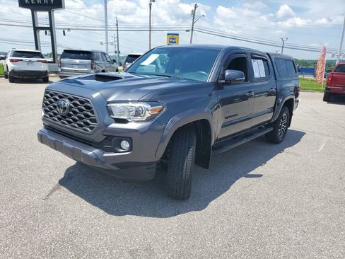 Used 2021 Toyota Tacoma TRD Sport AWD/4WD image 2