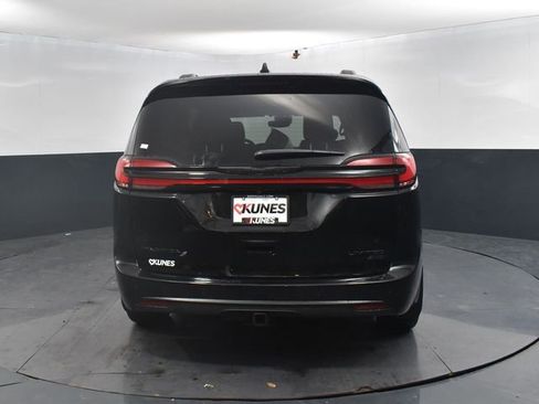 New 2026 Chrysler Pacifica Limited image 8