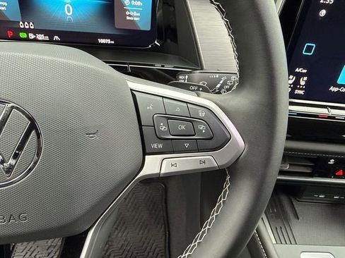 Certified 2025 Volkswagen Atlas Cross Sport SE image 16