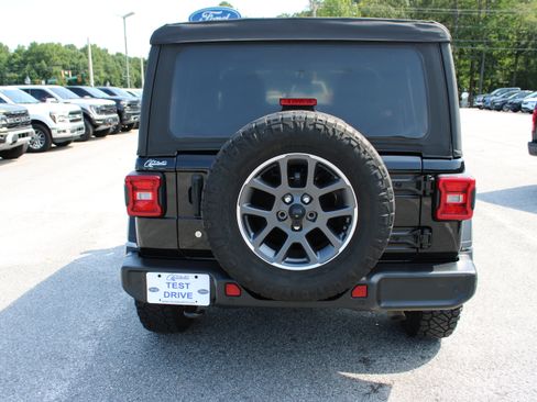 Used 2018 Jeep Wrangler Unlimited Sport S AWD/4WD image 7