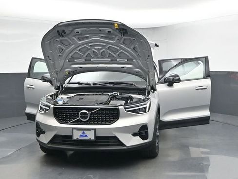 Used 2024 Volvo XC40 B5 Plus w/ Protection Package Premier image 52