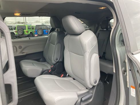 Used 2024 Toyota Sienna XLE image 21