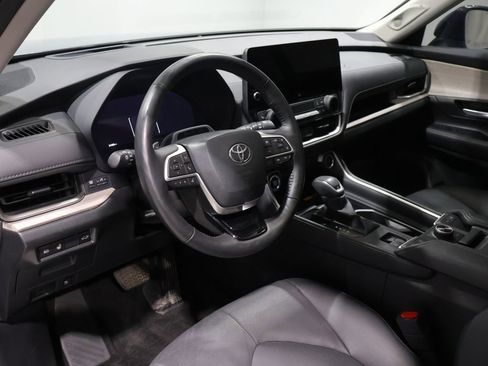 Certified 2024 Toyota Grand Highlander AWD image 16