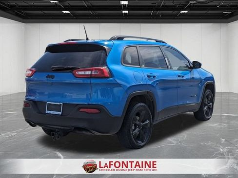 Used 2018 Jeep Cherokee Limited w/ Luxury Group FWD image 5
