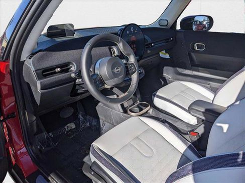 Used 2025 MINI Cooper 2-Door Hardtop image 3