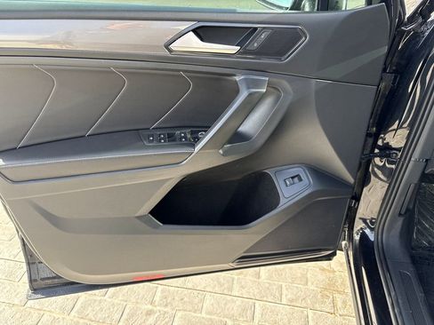 Used 2022 Volkswagen Tiguan SE image 10