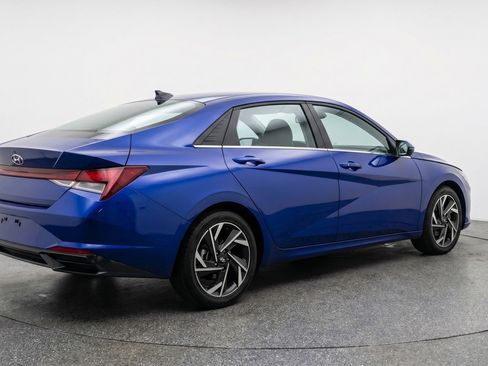 Used 2025 Hyundai Elantra Limited FWD image 9