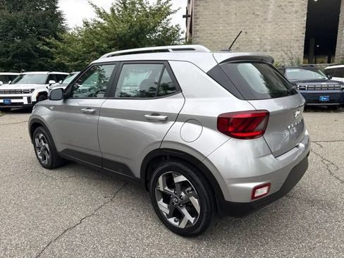 Used 2024 Hyundai Venue SEL FWD image 20