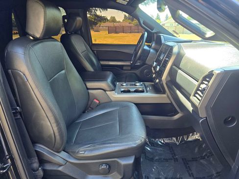 Used 2018 Ford Expedition XLT AWD/4WD image 17