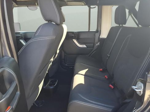 Used 2018 Jeep Wrangler Unlimited Rubicon w/ Connectivity Group AWD/4WD image 26