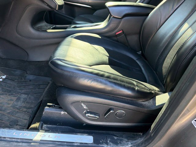 Used 2016 Lincoln MKC Select w/ Class II Trailer Tow Package AWD/4WD image 12