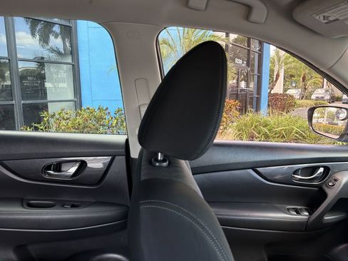 Used 2017 Nissan Rogue SV w/ SV Premium Package image 16