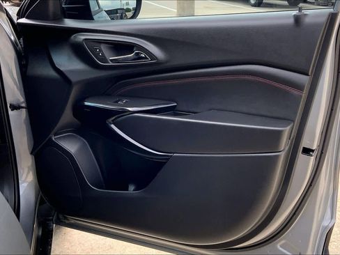 Used 2025 Chevrolet Trax RS w/ Sunroof Package FWD image 23