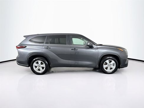 Certified 2025 Toyota Highlander LE FWD image 10