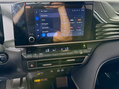 Used 2025 Toyota Camry LE w/ Convenience Package image 18