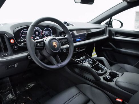 Certified 2026 Porsche Cayenne Coupe AWD/4WD image 4