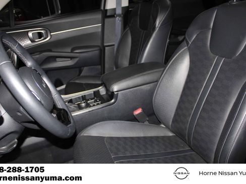 Used 2025 Kia Sorento S w/ Panoramic Sunroof Package FWD image 4