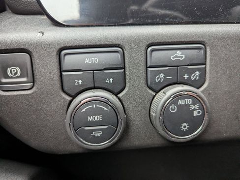 Used 2025 Chevrolet Silverado 1500 LT image 22