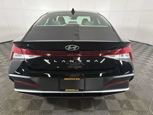 Used 2024 Hyundai Elantra SEL w/ Convenience Package FWD image 3