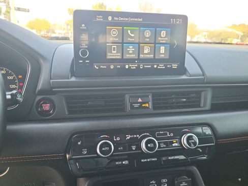 Used 2023 Honda Pilot TrailSport image 12